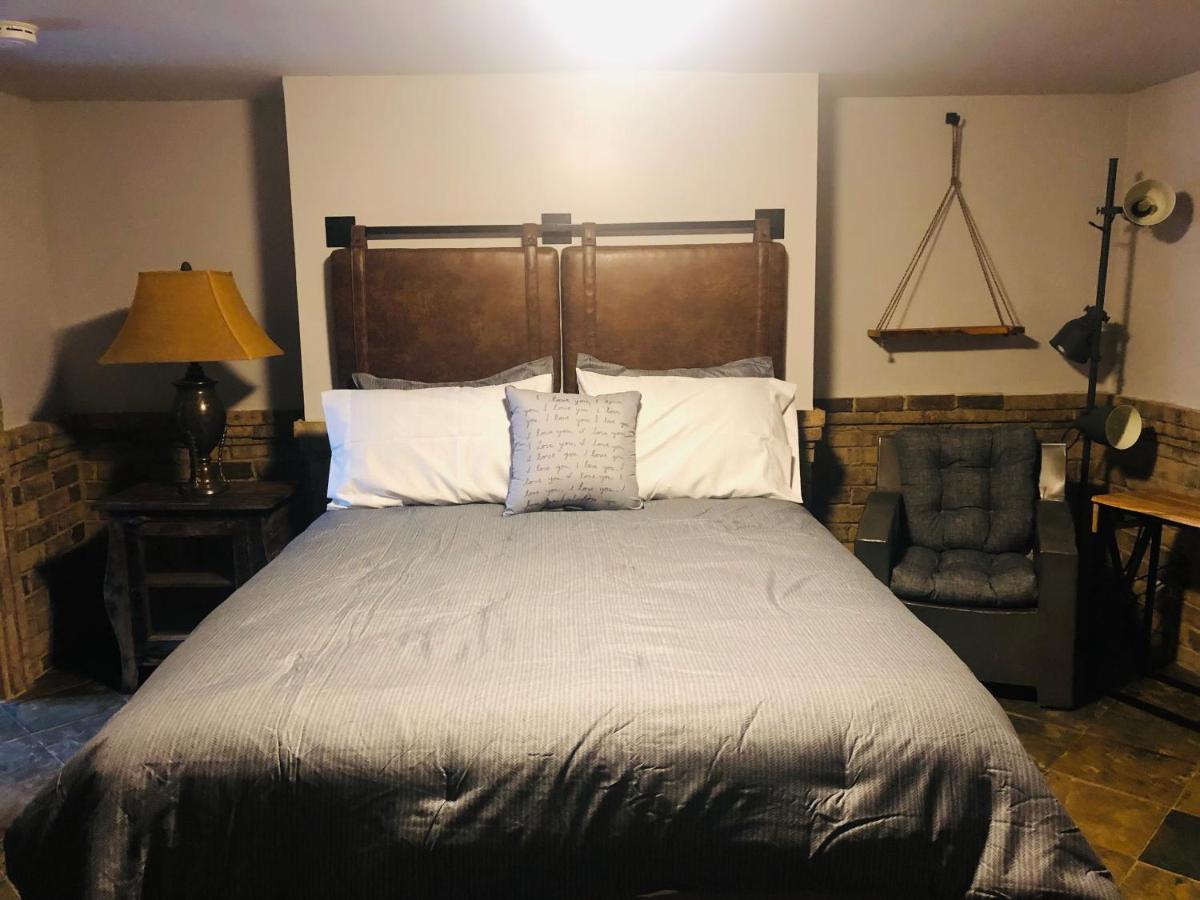 Savannah Sojourn - Time Travelers Retreat 1853 Luaran gambar